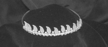 Pearlised finish Feather Leaves Tiara