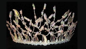 Frosted pastel shades of glass beads & iridescent leaves